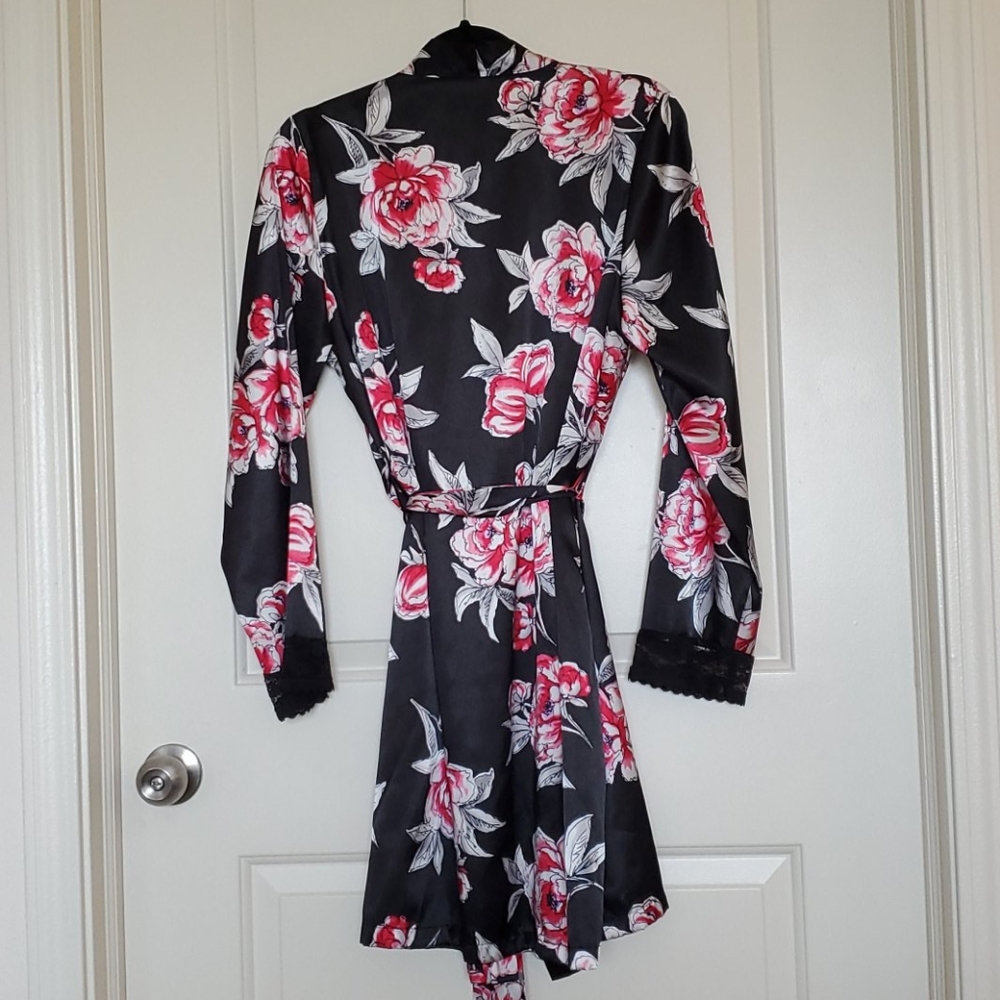 Beautiful Robe - Picture 4 of 4